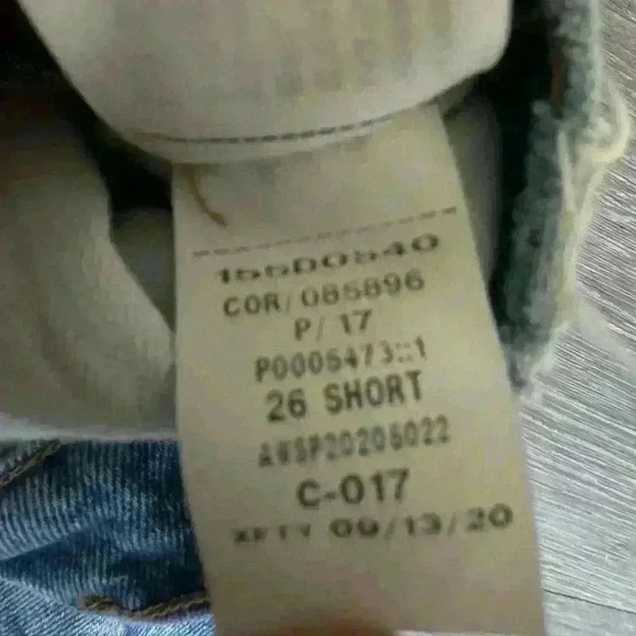 Abercrombie & Fitch High Rise Mom Jeans - short length - medium wash - 26 Short - Picture 7 of 10